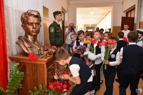 Бюст школа