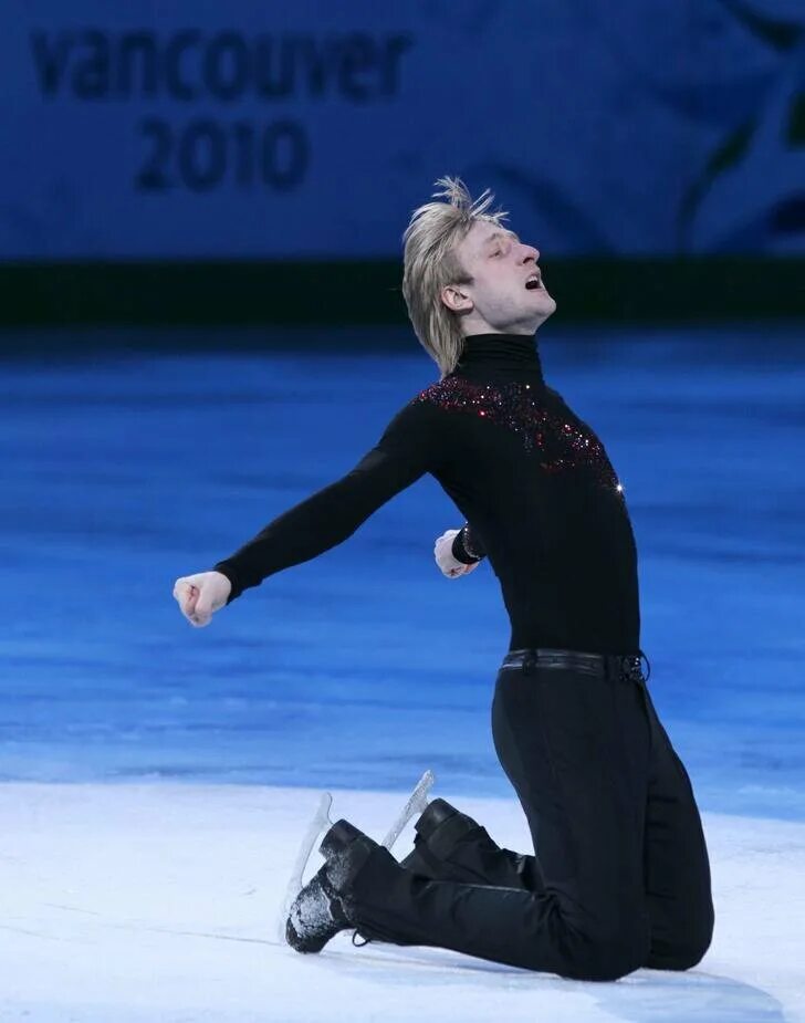 Плющенко в пекине. Евгений семененко фигурист. Трусова цска. Зимняя олимпиада в ванкувере 2010 евгений плющенко. Софья муравьева и александра трусова.