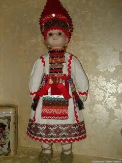 Мордовская кукла в национальном костюме