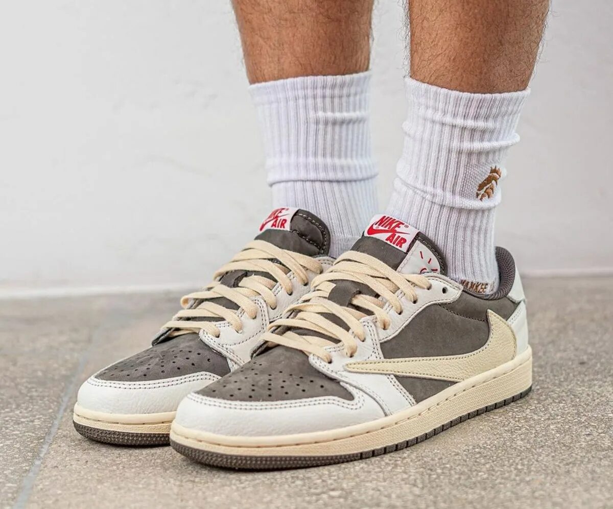 Nike Jordan 1 Low Travis Scott. Nike Air Jordan 1 Low Travis Scott Mocha. Nike Air Jordan 1 Travis Scott Reverse Mocha. Travis Scott x Nike Air Jordan 1 Low Reverse Mocha. Кроссовки air jordan 1 low travis scott