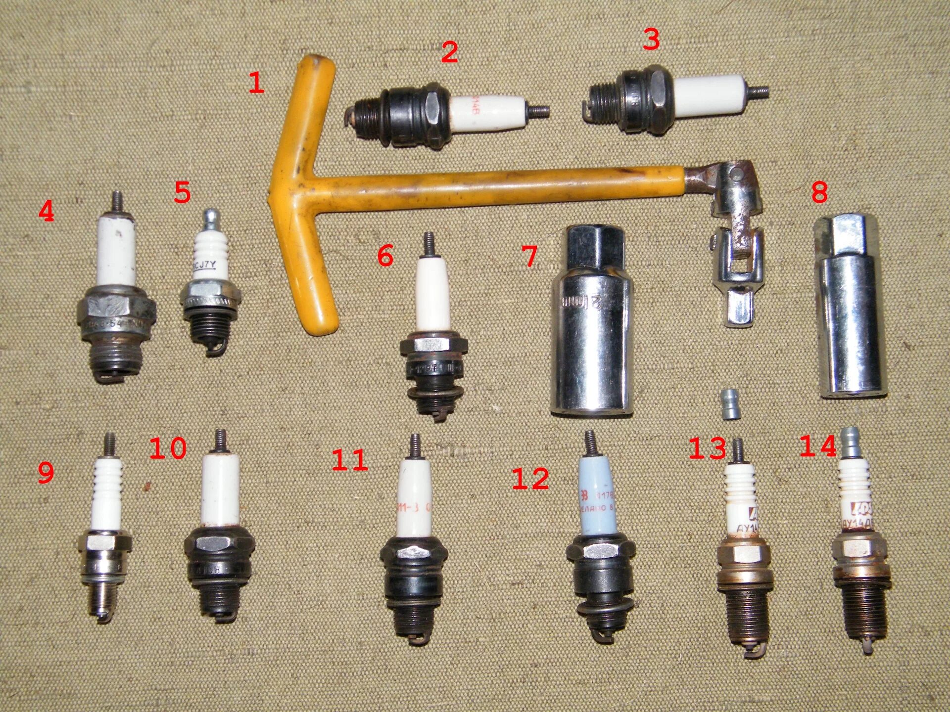 Свеча зажигания м12х1.25. Свеча зажигания с резьбой м12х1.25. Свечи зажигания с резьбой м18. Свеча зажигания резьба м12. Сколько свечей в автомобиле