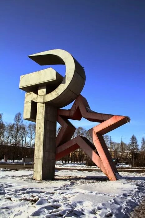 Скульптура мухиной рабочий и колхозница. Рабочий и колхозница памятник ссср. Памятники серп и молот в россии. Рабочий и колхозница памятник вднх 2022. Монумент «рабочий и колхозница» веры мухиной (1937).