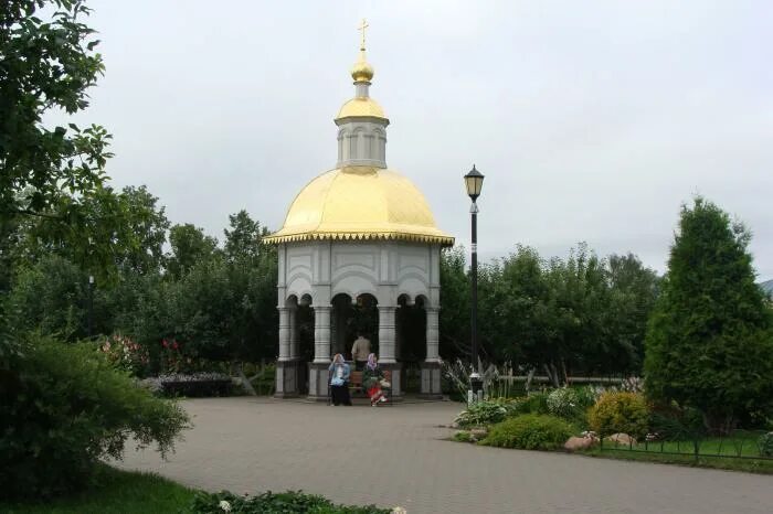 Водосвятная часовня. Сергиев посад водосвятная часовня-сень сень над крестом. Храм василия великого челябинск. Водосвятная часовня. Водосвятная часовня.