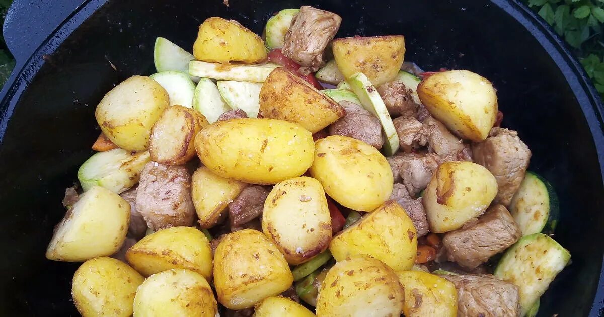 Картофель со свининой кастрюле