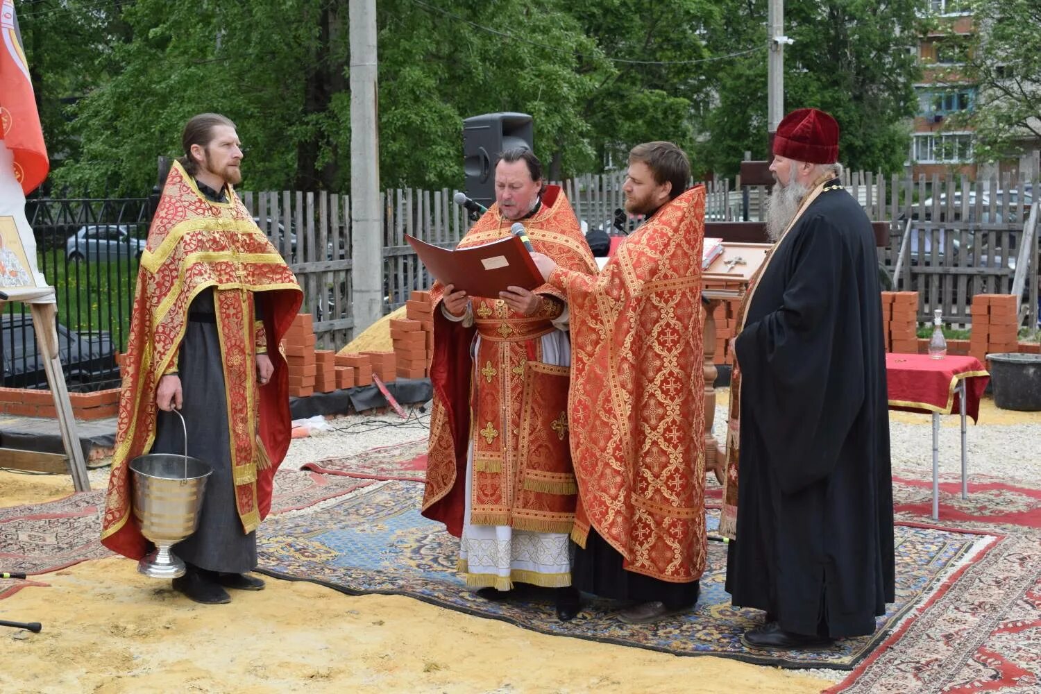 Симбирская епархия ульяновск храм александра невского. Чин основания. Церковь на шелковичной. Кафедральный собор рождества христова челябинск 2022. Святилище храма.