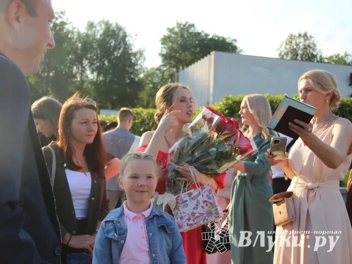 Жители великих лук. Великие луки. население великих лук 2025. бригантина 2010 великие луки. бригантина великие луки 2025 когда.