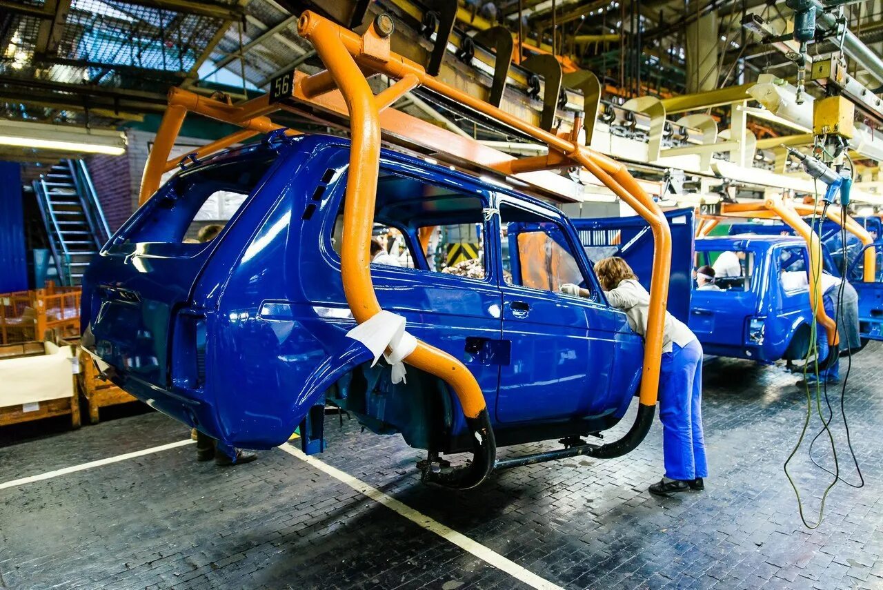 Работа тольятти ваз. Завод автоваз тольятти. конвейер лада нива. автоваз конвейер lada niva. конвейер автоваза 2025.