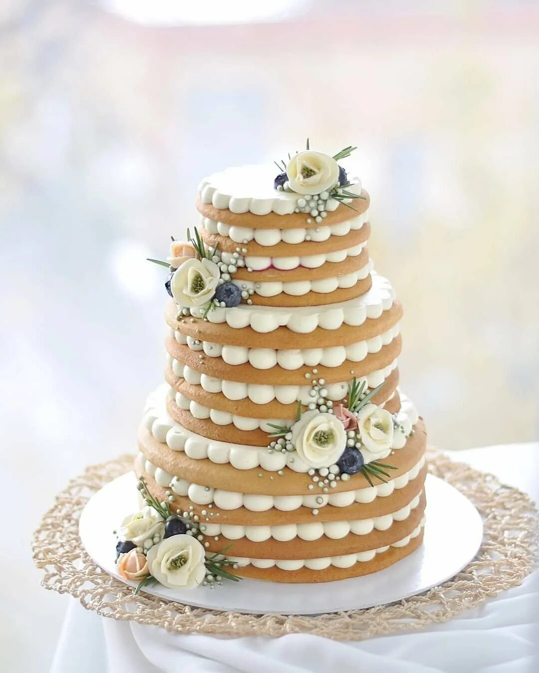 Стильный свадебный торт. Креативный свадебный торт. Креативный торт на свадьбу. Свадебный торт красивый необычный. Оригинальные торты на свадьбу.