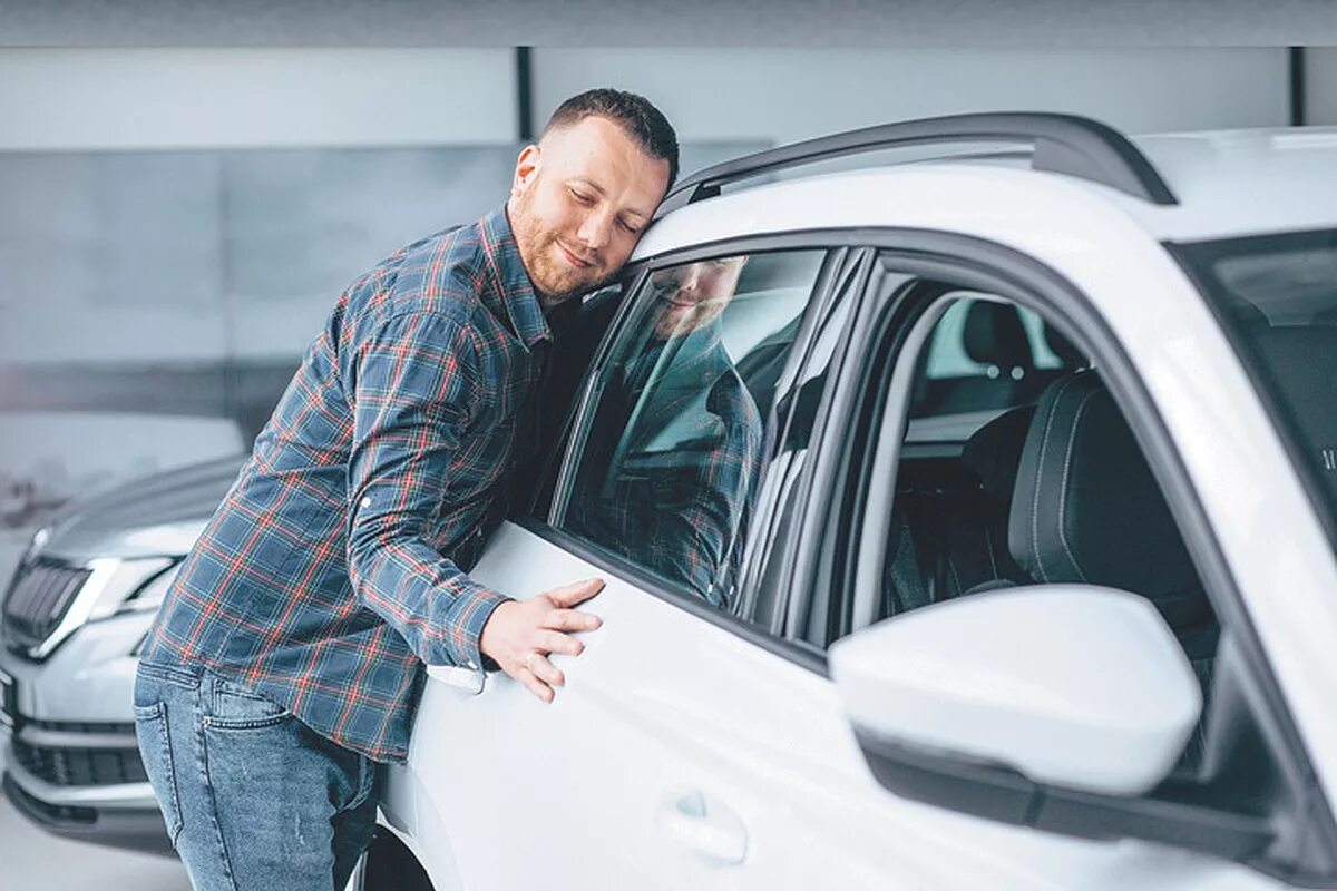 покупатель авто. Driving skills. новые люди машина. человек который продает машины. Calling машина.