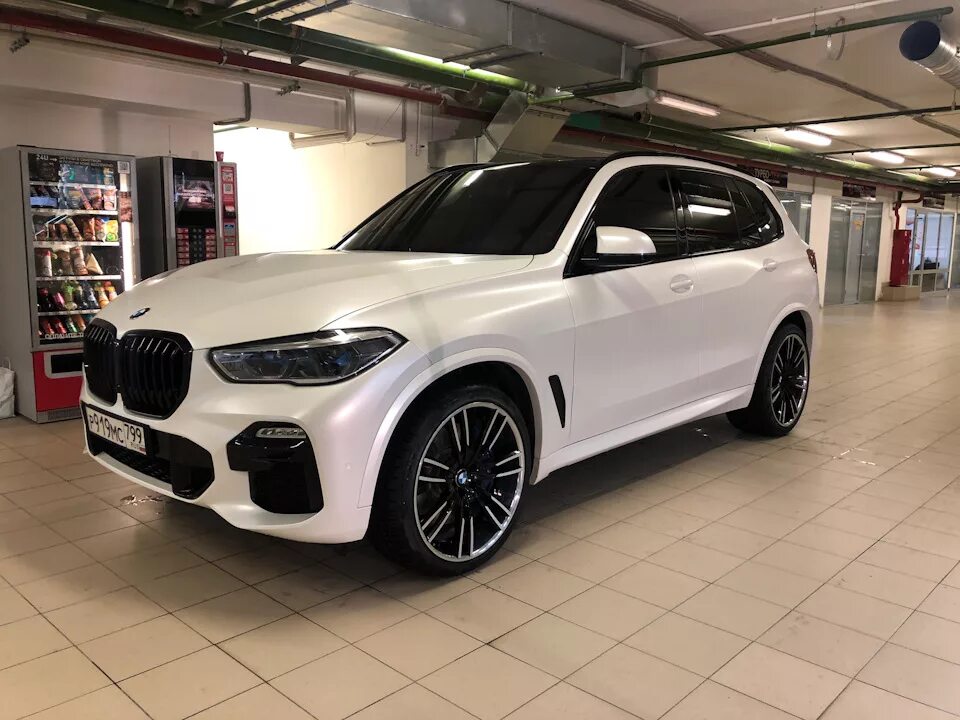 Диски на х5 g05. BMW x5 g05 Wheels. BMW x5 g05 White. BMW x5 g05 r22. Диски BMW x5 g05 r22.