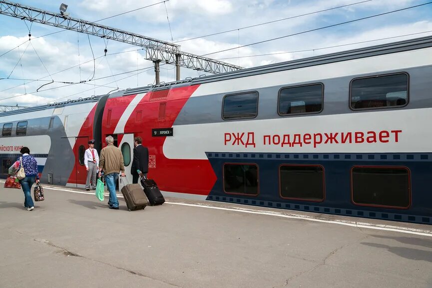 Казанский вокзал москва двухэтажный поезд. Поезд 740 москва воронеж. Двухэтажный поезд казанский вокзал. Поезд москва воронеж казанский вокзал. Поезд москва воронеж казанский вокзал.