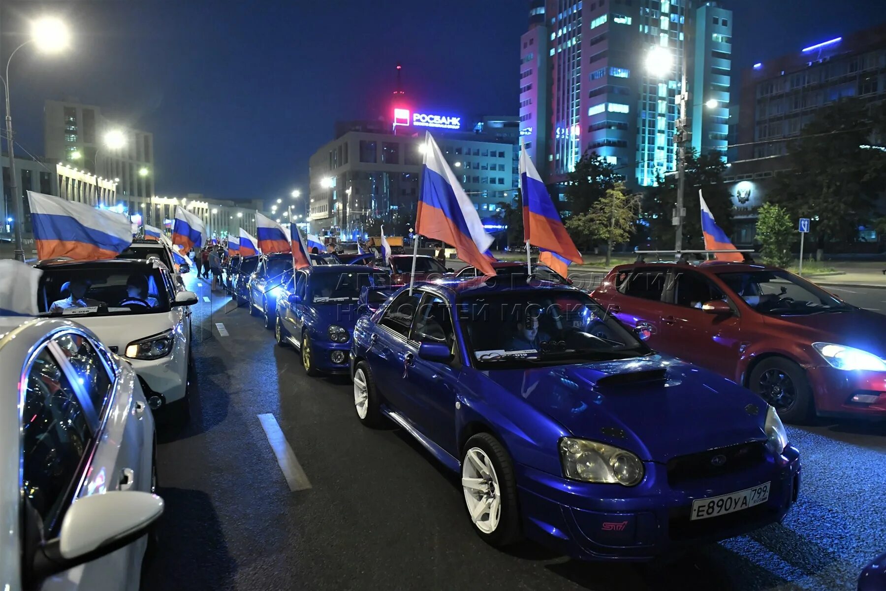 Москва 22 августа 2022. Автопробег. Машины России. Машины в Москве. Автопробег ко Дню флага России.