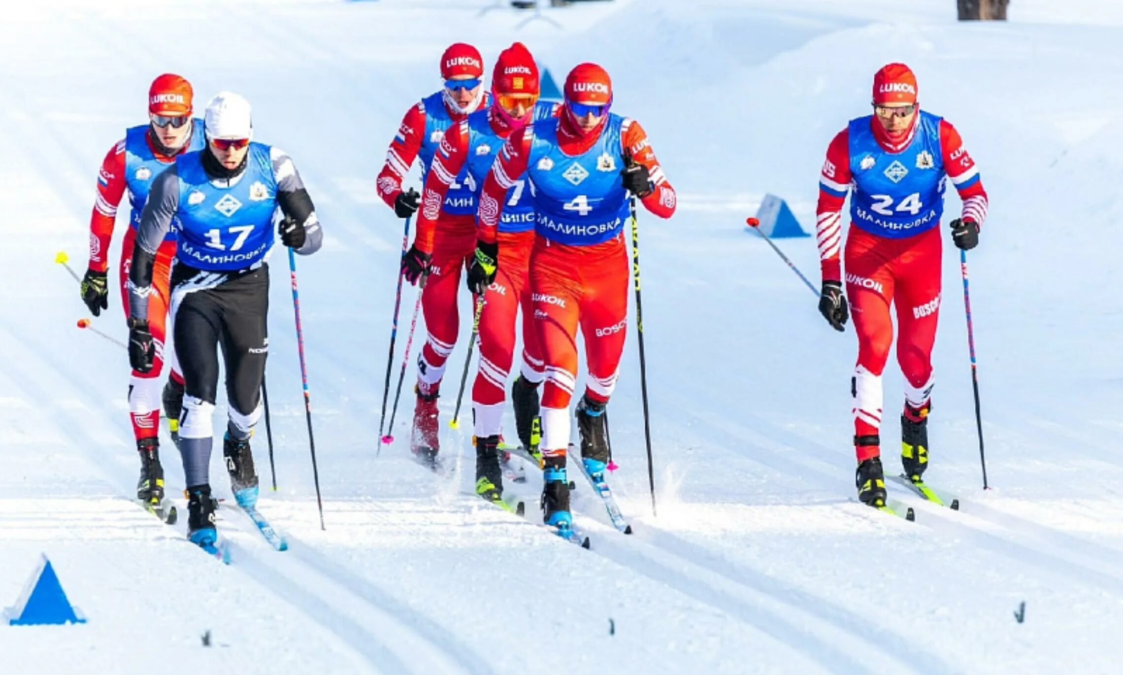 Лыжный спорт россия 2024. Вяльбе с лыжниками. Малиновка лыжные гонки 2023. Лыжники классика Большунов в гонке.