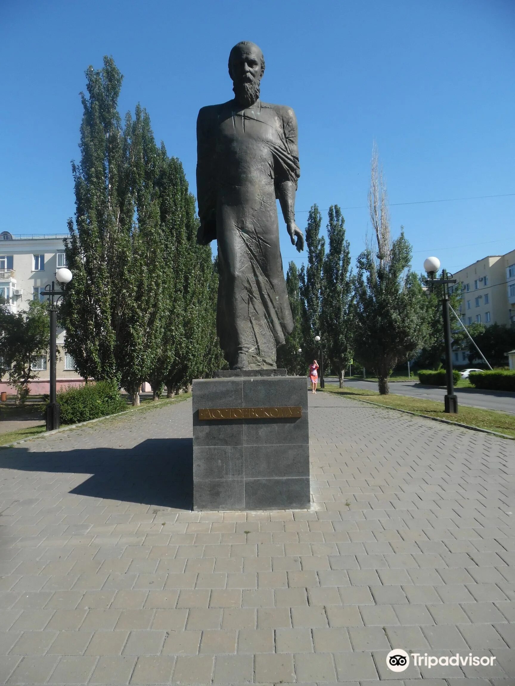 Достоевский омск. Памятник ф м Достоевскому в Омске. Автор памятник Достоевского в Омске. Памятник Достоевскому в Вологде. Памятник Достоевскому в Омске фото.