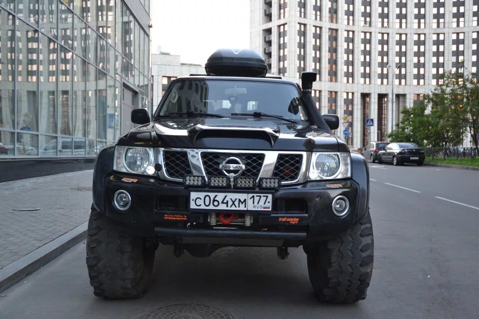 Ниссан патрол капот. Nissan Patrol y61. Nissan Patrol 61 off Road. Nissan Patrol y62 off Road Tuning. Nissan Patrol y61 off Road.