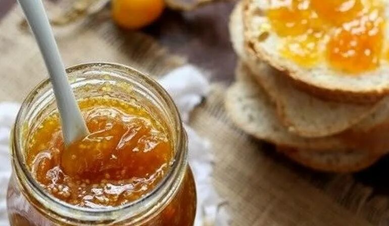 Физалис приготовление варенья. Варенье из физалиса с яблоками и грушами. варенье из физалиса с яблоками и лимоном. варенье из физалиса с яблоками. яблочный джем с физалисом.