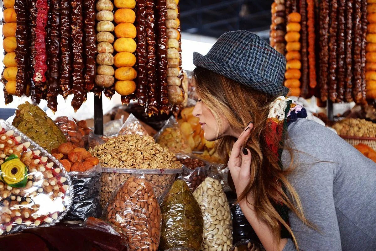 тут вкусно. сладкий базар. восточные сладости стамбул гранд базар. вкусняшки из испании. рынок сладостей.