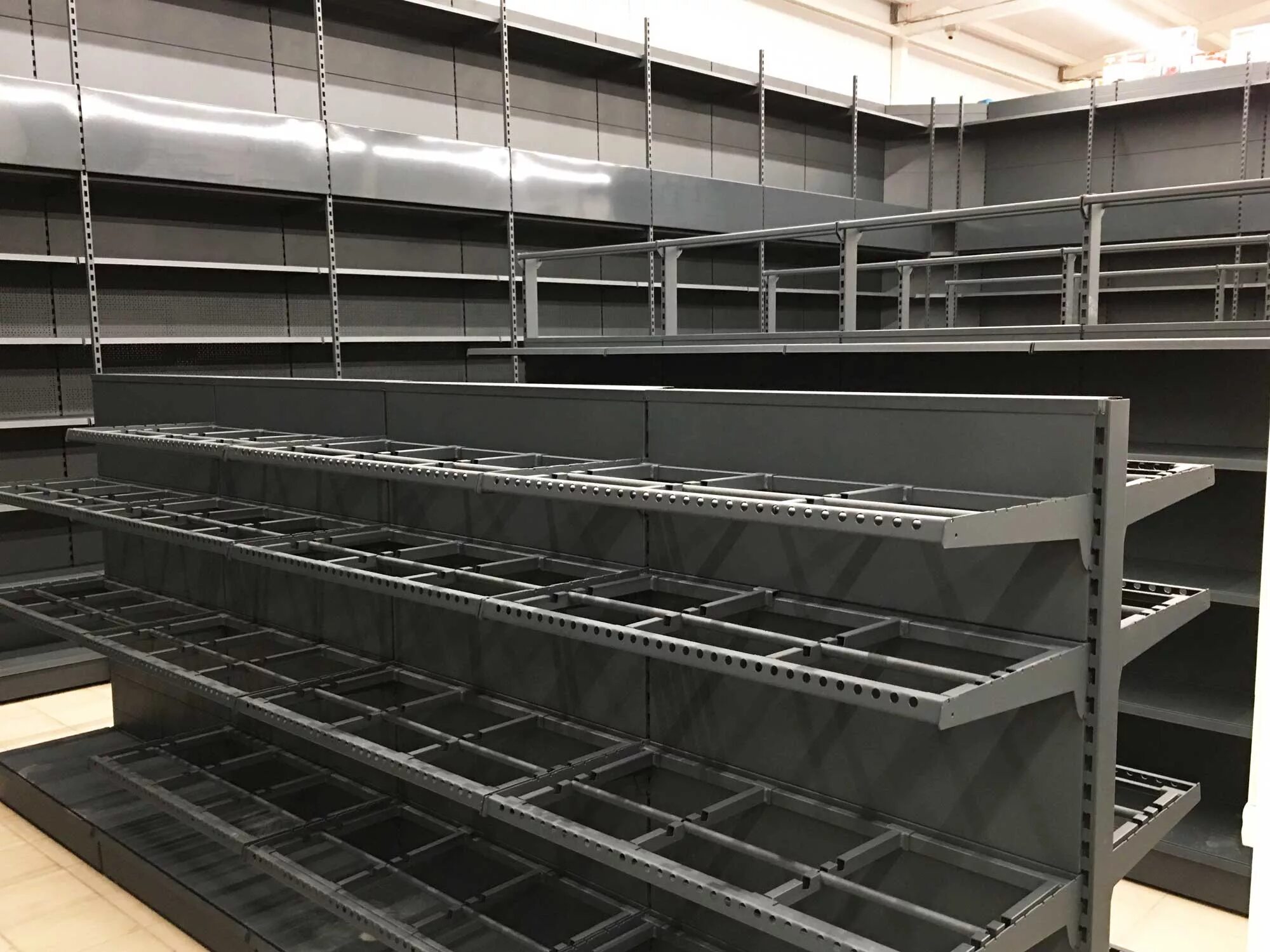 021. Металлическое химическое оборудование. Оборудование стальной. Линия профилирования листового металла. Металлические площадки под оборудование.