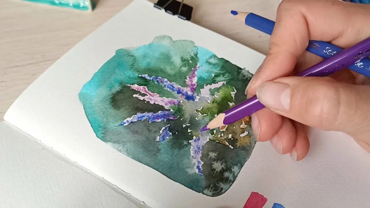 Рисунок цветов акварельными карандашами. Цветы акварелью и гелевой ручкой. Техника акварель и карандаши. Рисование акварельными карандашами. Рисунки акварельными карандашами.