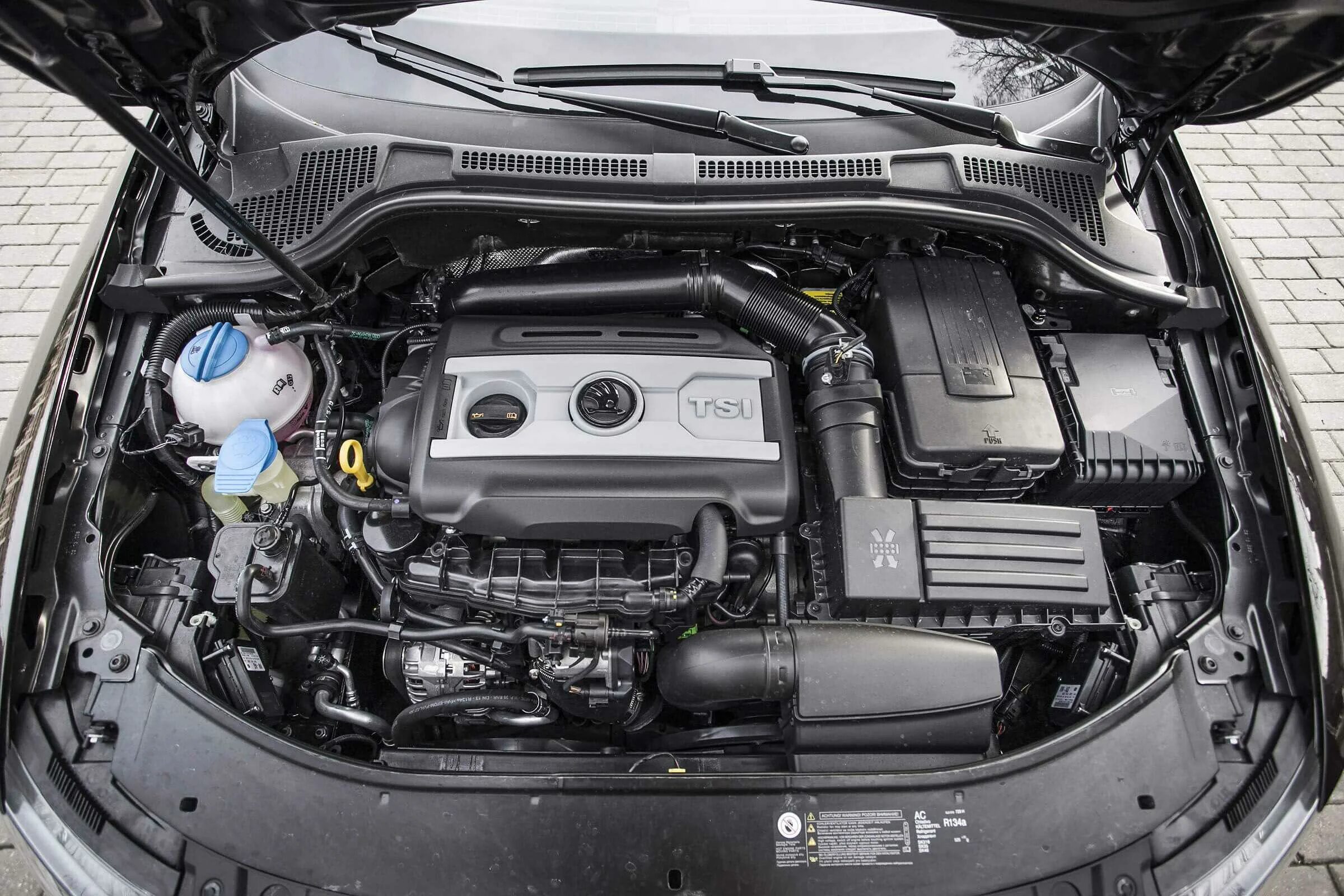 Шкода 1. Установка двигателя шкода. Мотор skoda octavia a5. 8 tsi. Шкода рапид 1,2 755 лс двигателя запчасти.