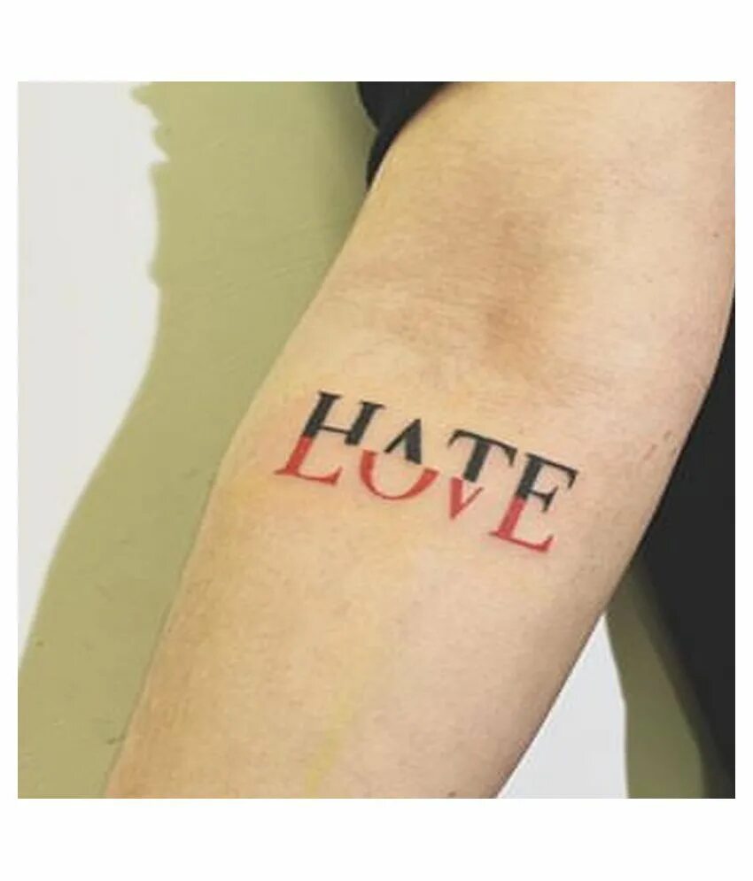 Татуировка ненавижу любовь. Тату любовь и ненависть. тату hate. hate love тату. тату надпись hate love.