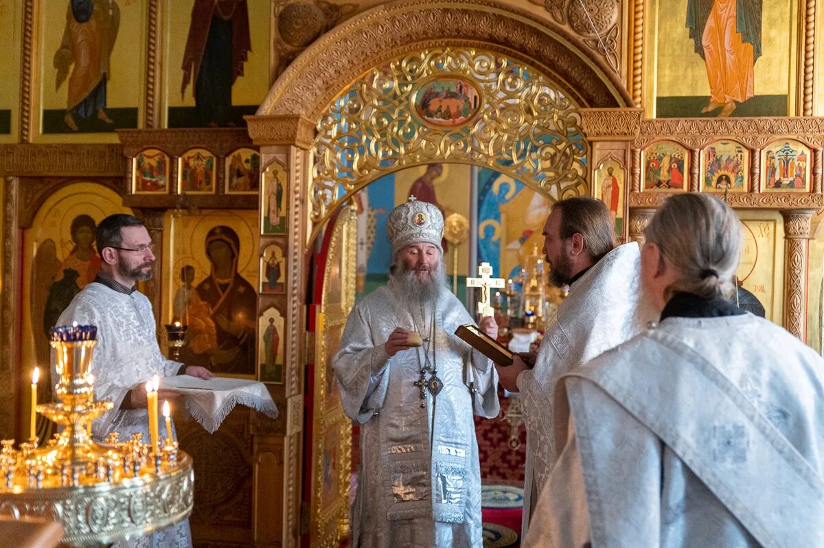 Заупокойное вечернее богослужение. Священник на службе. Великопостное вечернее богослужение. Йошкар Олинское духовенства. Епархиальное управление марийской епархии фото и видео.