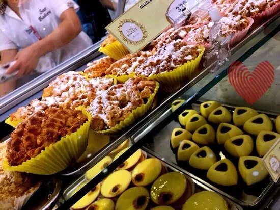 Сас фудкорт. Sas food ереван. food court ереване. армения сас фудкорт.