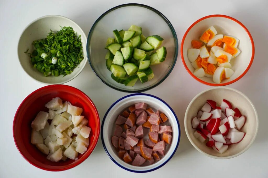 ингредиенты для пиццы в пиццерии. что туда надо положить. что туда надо положить.