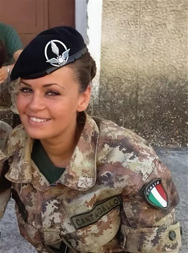 Женщина нато. Женский спецназ Ирана. Женщины в армии Италии. Девушки в итальянской армии. Женщины военные НАТО.
