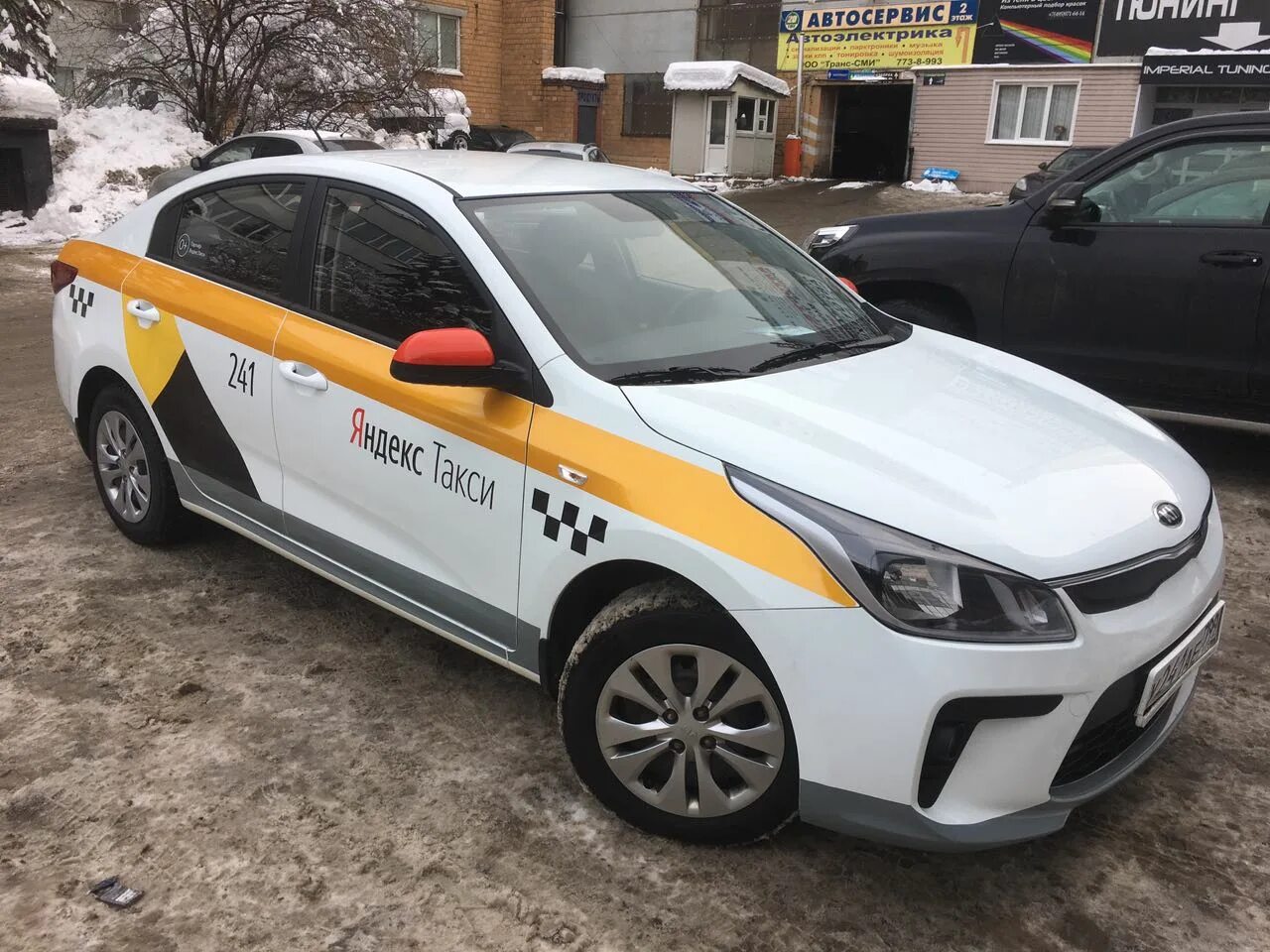 Аренда такси на газу. Hyundai Solaris 2021 такси. Такси Подмосковье. Машины такси в Москве.