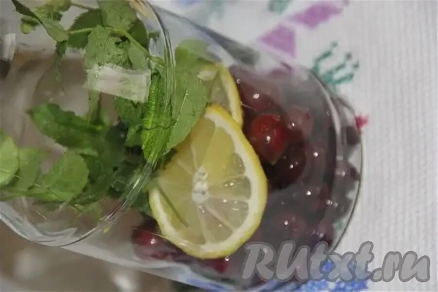 Как приготовить мохито из крыжовника и мяты. Мохито из крыжовника с апельсином. мохито из крыжовника с лимоном и мятой вино. компот мохито из крыжовника с мятой и лимоном на зиму. мохито на зиму в банках из крыжовника мяты и лимона.