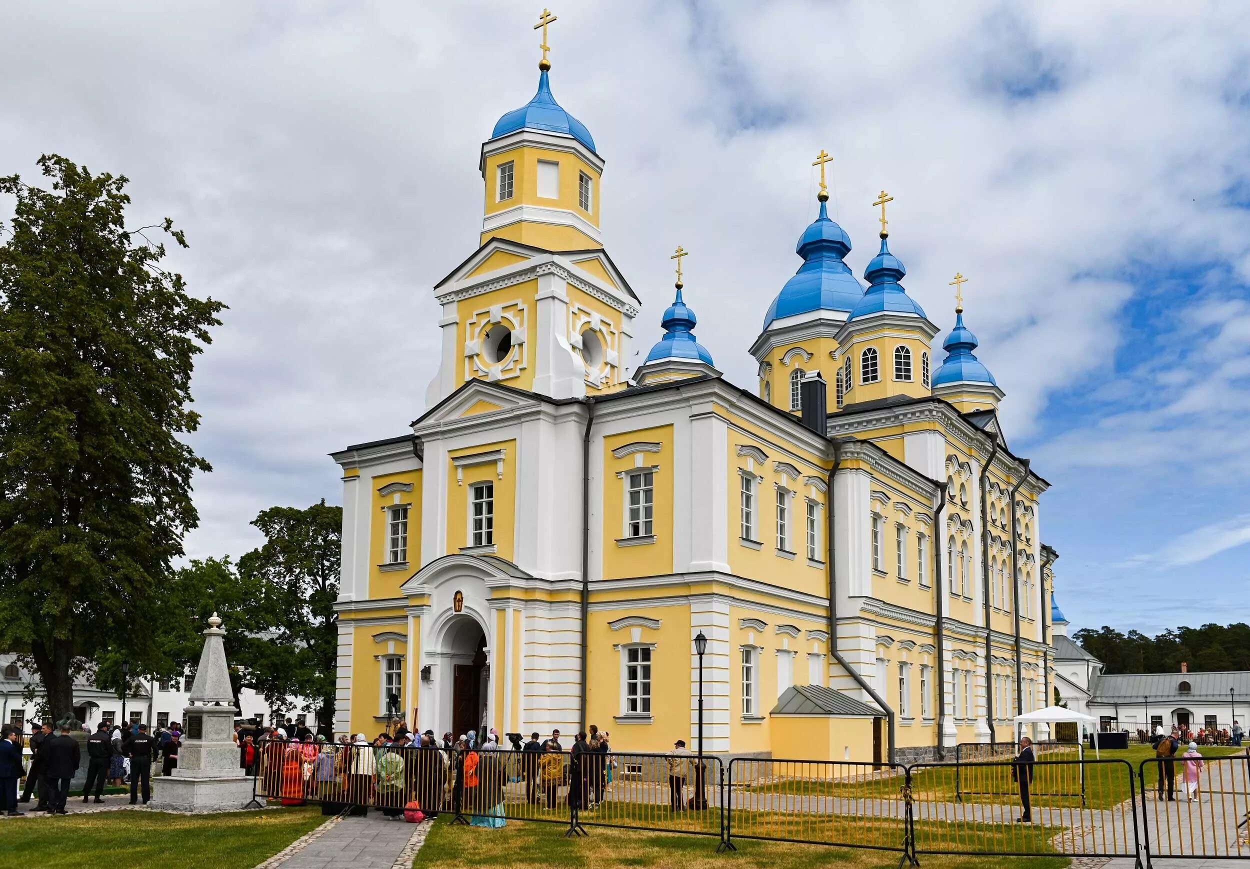 Русская община в санкт петербурге и ленинградской. Коневский Рождество-Богородичный монастырь. Остров Коневец монастырь.