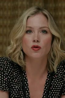 Christina applegate short hair