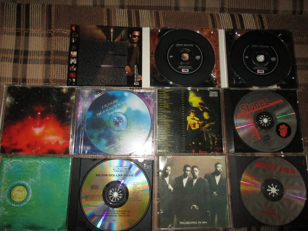 SD диск 2000. СД диски 90-х. Коллекция музыкальных дисков. Диски СД 90х годов.