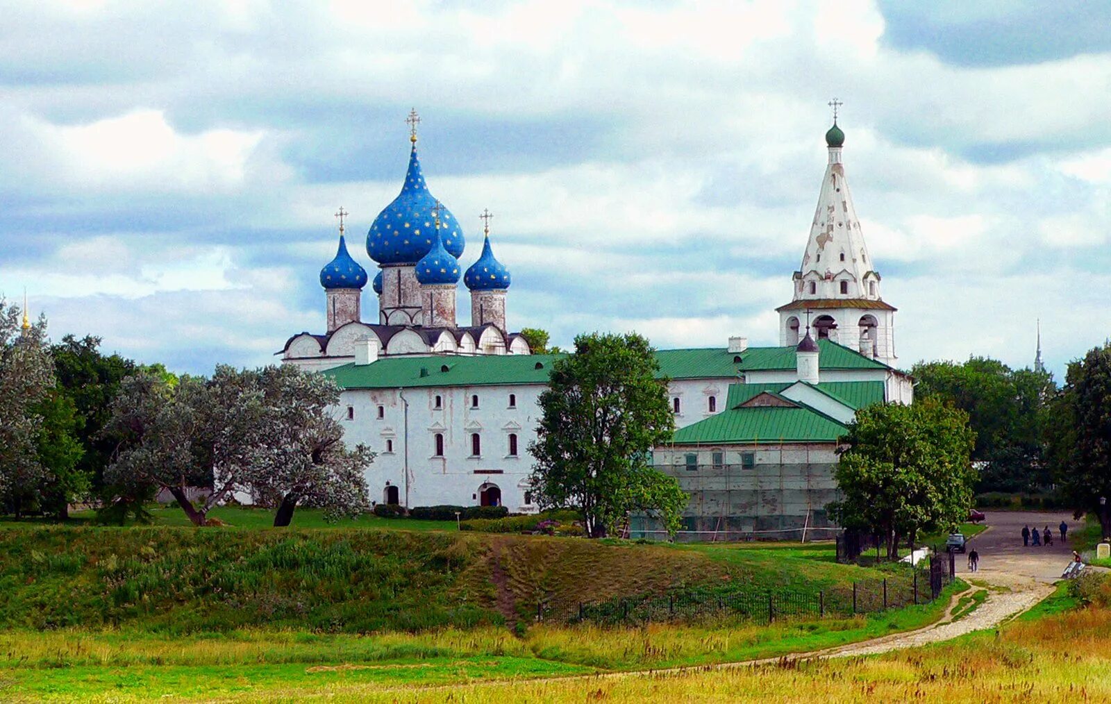 Фото достопримечательностей городов золотого кольца россии. Суздаль город. Суздаль золотое кольцо. Суздаль достопримечательности золотого кольца. Суздаль центр золотого кольца.