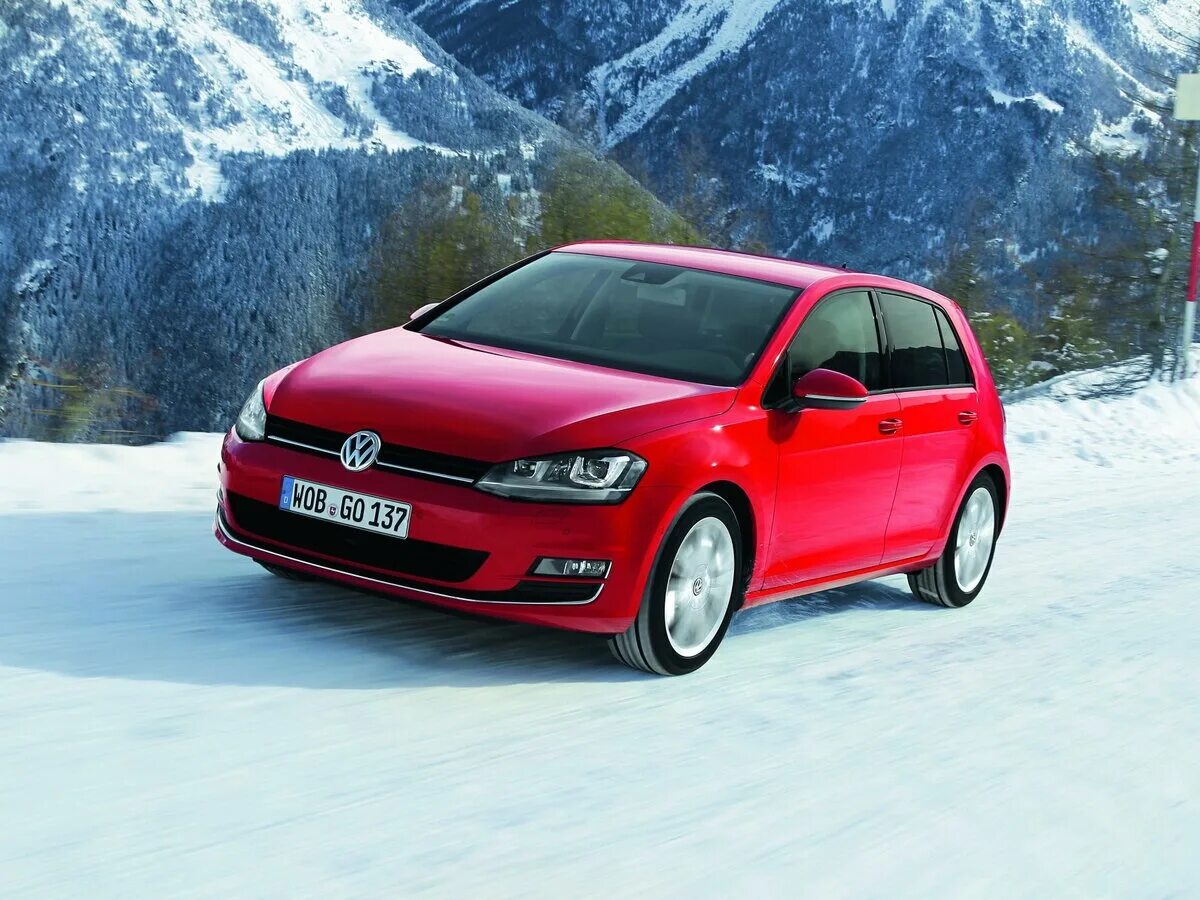 Машина фольц. Фольксваген гольф 2013 хэтчбек. VW Golf 7. VW Golf 7 2012. Фольксваген гольф 2012-2017.