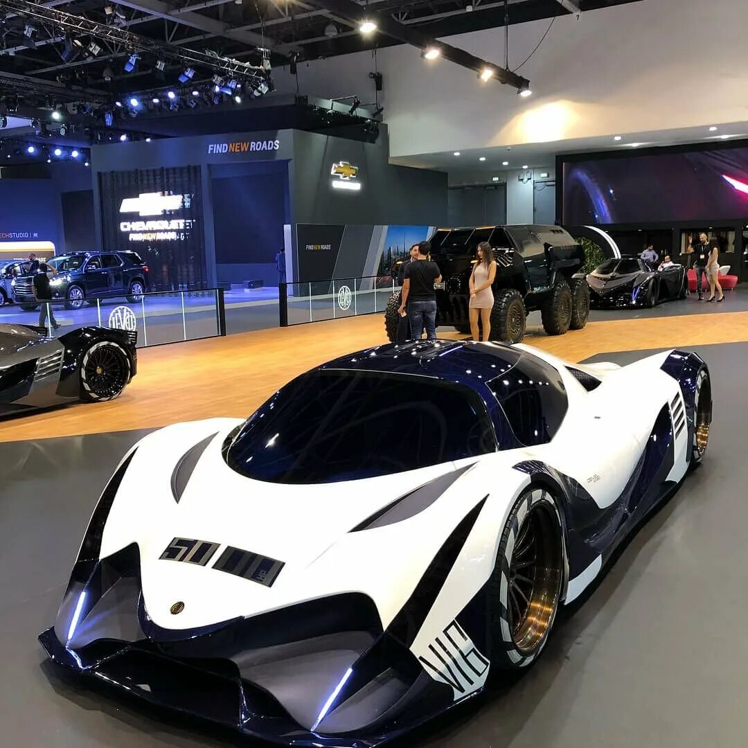 Какая последняя версия car. Гиперкар Devel Sixteen. Девил Сикстин. Devel Sixteen машина. Арабский суперкар Devel Sixteen.