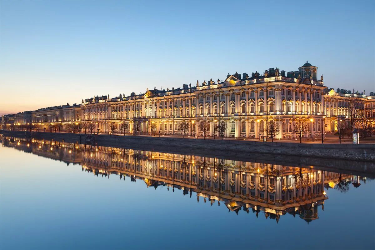 Sankt petersburg. Санкт Петербург достоприм Эрмитаж. Эрмитаж Дворцовая набережная. Эрмитаж зимний дворец. Зимний дворец вид с Невы.