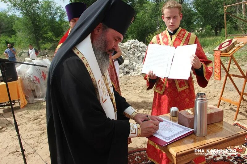 Погода в плодовитом. Село плодовитое Малодербетовского района. Село плодовитое Калмыкия. Епископ Элистинский и калмыцкий. Закладка храма в Бешпагире.