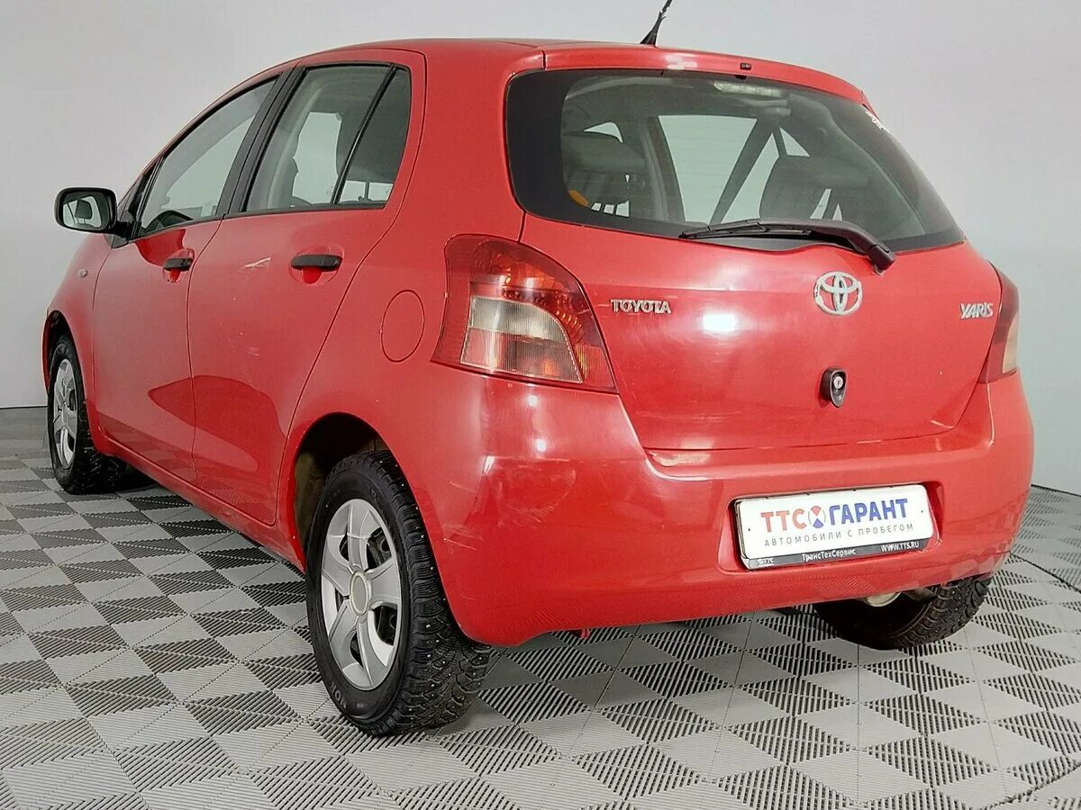 Тойота ярис продажа. Toyota Yaris II. Toyota Yaris ll 2008. Toyota Yaris II красная. Тойота Ярис 2010 красный.