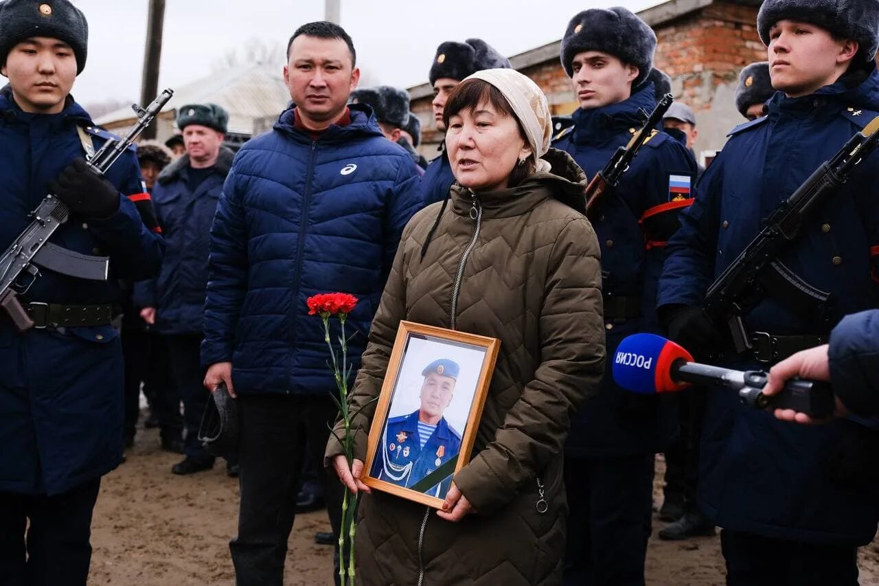 Вести погибших на украине. Темирлан Джасагулов. Прощание с погибшими на Украине военными. Похороны военнослужащего.