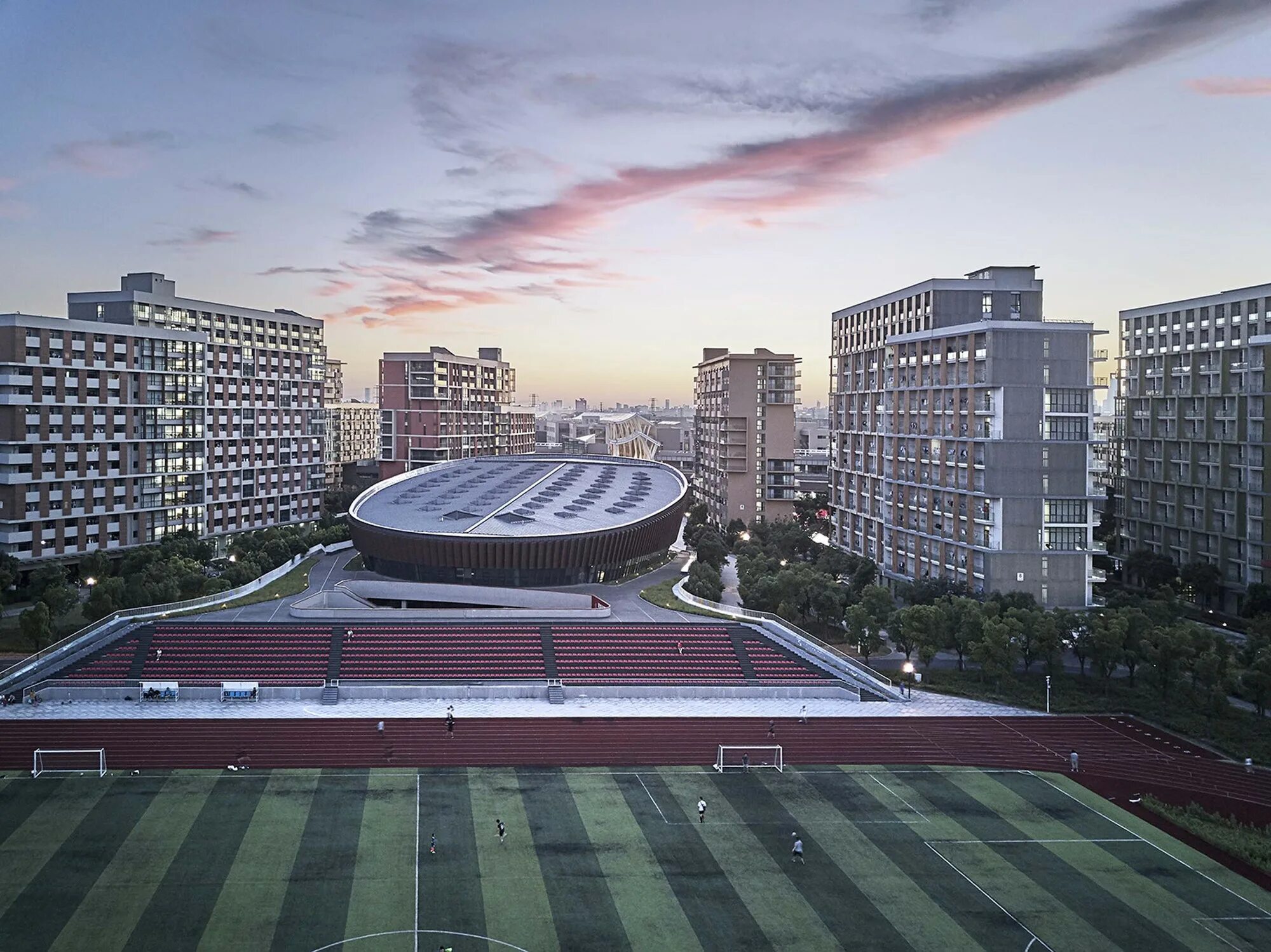 Sport hall. Шанхай университет. Кампус Шанхайского университета. Shanghai University архитектура. Стадион чи Джонг в Шанхае архитектура.