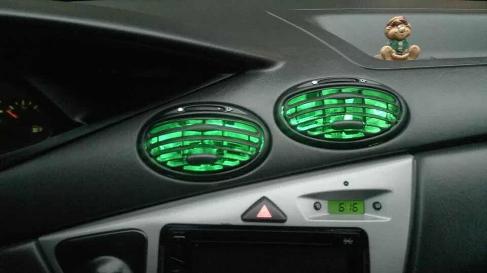 Фокус освещение. Подсветка воздуховодов Форд фокус 1. Подсветка салона Форд фокус 1.