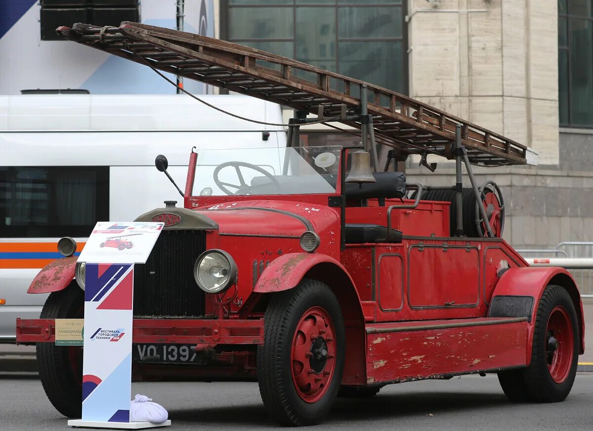 Управление пожарными автомобилями. Fiat 621. Гоночный пожарный автомобиль. Пожарная машина Польша. Шкода пожарная машина.