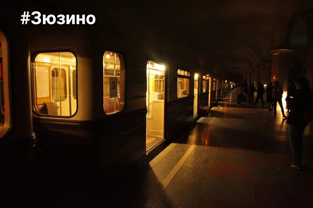 Московское метро ночью. Метро ночью. Станция метро ночью. Метро тульская москва. Метро ночью.