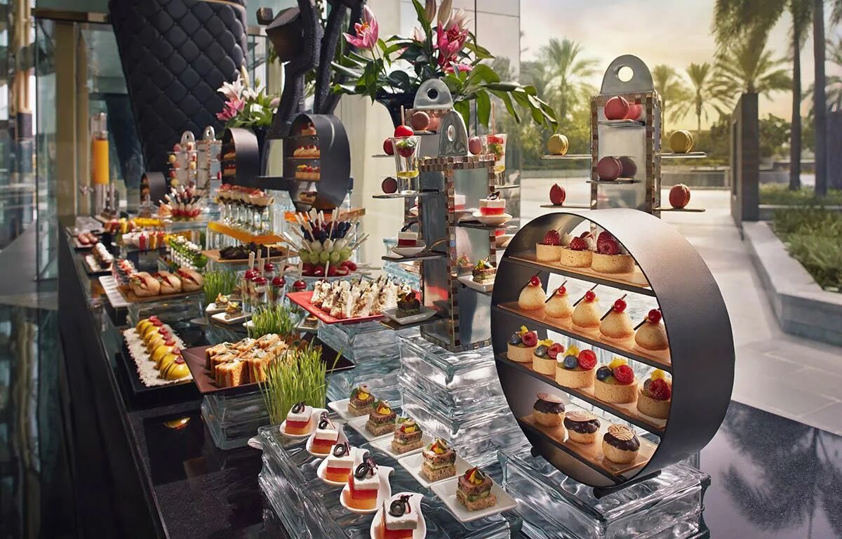 Отель Meydan Дубаи. Шведский стол в Дубае. Гостиница в Дубае 5 звезд шведский стол. Завтрак в Дубае.