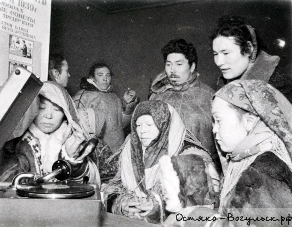 Красный чум в 30-х годах. Красный чум. Хатангский музей. Красный чум ненецкий автономный округ. Северные народы ссср.