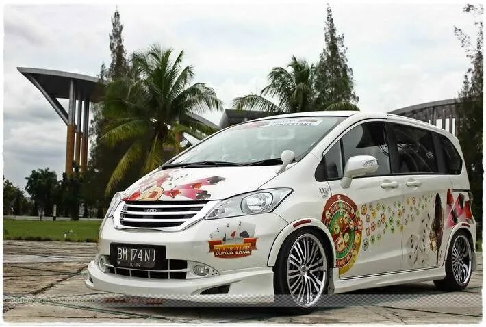 Фрид тюнинг. Honda freed Tuning. Honda freed 2009 Tuning. Honda freed r16. Honda freed 2015.