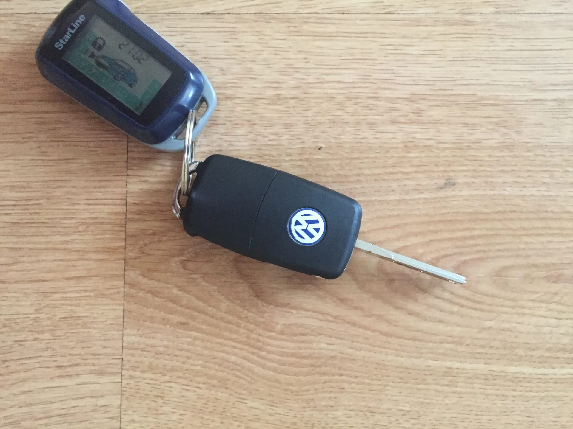Ключи volkswagen polo. Выкидной ключ на поло седан. Выкидной ключ Volkswagen Polo. Ключ от Volkswagen Polo 2013. Ключ Volkswagen Polo не выкидной.