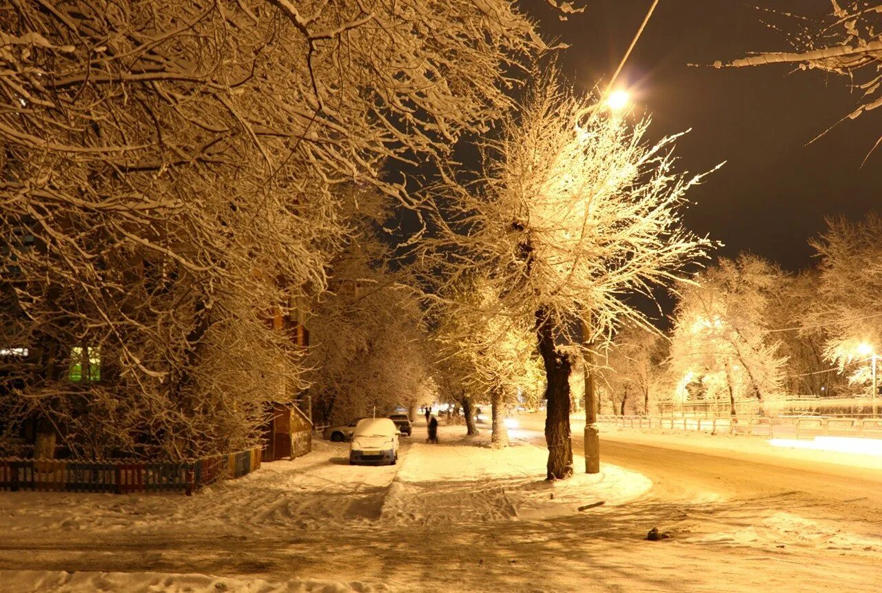 Улица зимой ночью. Уфа улицы города зимой. русские улицы зимой ночь. ночной липецк зима. ночной зимний город липецк.